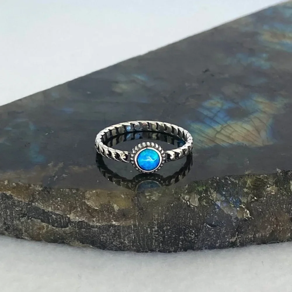 Sterling Silver 925 Dainty Round Blue Lab Created Opal Chain Band Ring Sz 7.25